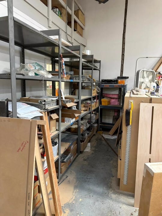 Lot 147 LARGE ASSORTMENT OF PROFESSIONAL CABINET MAKING AND WOODWORKING HARDWARE, FASTENERS, SHOP SUPPLIES