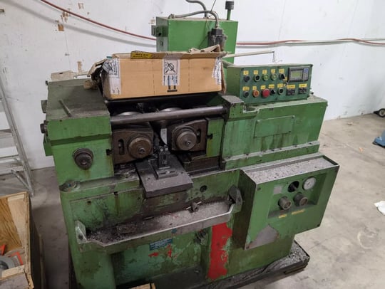 Lot 630 PEE WEE ROLL THREADER