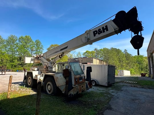 P&H CENTURY 122D ROUGH TERRAIN HYDRAULIC CRANE, 22-TON CAPACITY, 62 MAIN BOOM, 4-WHEEL DRIVE STEER